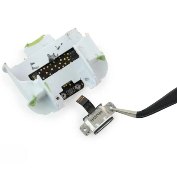 Sạc Airpod - Sua chua dien thoai Minh Phat Mobile HCM - Bac Lieu 0979150456 web https://minhphatmobile.com